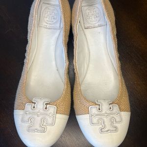 Tori Burch Carina Raffia Tan and White Size 7 Flats